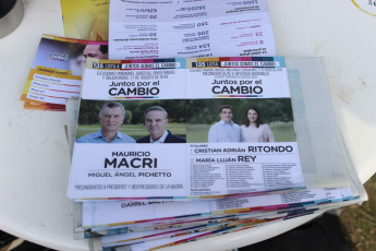 Todo indica que el próximo Presidente de la Argentina estará entre Alberto Fernández, quien lleva como candidata a la Vicepresidencia a la ex Presidenta Cristina Fernández de Kirchner, y Mauricio Macri, actual Presidente de Argentina, que va por su segundo mandato y es acompañado en la formula presidencial por el peronista Miguel Angel Pichetto. Luego de las Primarias del domingo 11 de agosto, la elección de octubre definirá al próximo Presidente, entre otros cargos. El sistema electoral argentino establece que, para ser presidente, el candidato más votado debe obtener al menos el 45