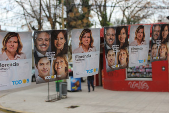 Todo indica que el próximo Presidente de la Argentina estará entre Alberto Fernández, quien lleva como candidata a la Vicepresidencia a la ex Presidenta Cristina Fernández de Kirchner, y Mauricio Macri, actual Presidente de Argentina, que va por su segundo mandato y es acompañado en la formula presidencial por el peronista Miguel Angel Pichetto. Luego de las Primarias del domingo 11 de agosto, la elección de octubre definirá al próximo Presidente, entre otros cargos. El sistema electoral argentino establece que, para ser presidente, el candidato más votado debe obtener al menos el 45