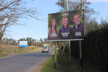 Todo indica que el próximo Presidente de la Argentina estará entre Alberto Fernández, quien lleva como candidata a la Vicepresidencia a la ex Presidenta Cristina Fernández de Kirchner, y Mauricio Macri, actual Presidente de Argentina, que va por su segundo mandato y es acompañado en la formula presidencial por el peronista Miguel Angel Pichetto. Luego de las Primarias del domingo 11 de agosto, la elección de octubre definirá al próximo Presidente, entre otros cargos. El sistema electoral argentino establece que, para ser presidente, el candidato más votado debe obtener al menos el 45