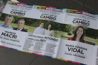 Todo indica que el próximo Presidente de la Argentina estará entre Alberto Fernández, quien lleva como candidata a la Vicepresidencia a la ex Presidenta Cristina Fernández de Kirchner, y Mauricio Macri, actual Presidente de Argentina, que va por su segundo mandato y es acompañado en la formula presidencial por el peronista Miguel Angel Pichetto. Luego de las Primarias del domingo 11 de agosto, la elección de octubre definirá al próximo Presidente, entre otros cargos. El sistema electoral argentino establece que, para ser presidente, el candidato más votado debe obtener al menos el 45