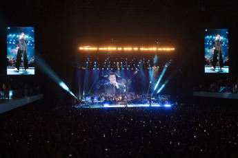 Buenos Aires, Argentina.- En las fotos tomadas el 28 de noviembre del 2022, durante la presentación de Ricky Martin en el estadio porteño Movistar Arena. A más de dos años de su última visita al país, el ídolo volvió para presentar tres shows sinfónicos uniendo al artista global con más de 60 músicos.