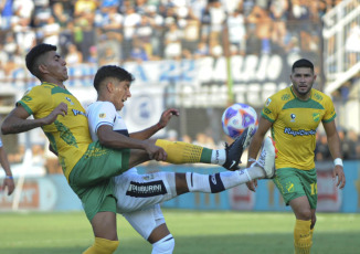 Buenos Aires, Argentina.- In the photos taken on February 6, 2023, during the match between Gimnasia and Esgrima La Plata against Defensa y Justicia, in the match corresponding to the second date of the Professional League that was played at the Juan Carlos Zerillo. Defensa y Justicia, won 2-0 and added three for the first time in the Professional League. The goals were converted by Solari and Fernández, from a penalty