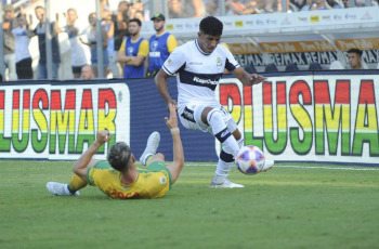 Buenos Aires, Argentina.- In the photos taken on February 6, 2023, during the match between Gimnasia and Esgrima La Plata against Defensa y Justicia, in the match corresponding to the second date of the Professional League that was played at the Juan Carlos Zerillo. Defensa y Justicia, won 2-0 and added three for the first time in the Professional League. The goals were converted by Solari and Fernández, from a penalty