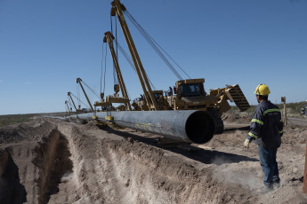 Neuquén, Argentina.- In the photos taken on March 28, 2023, the Vaca Muerta Gas Pipeline shows, which in the first two months of the year, already generated exports for almost 411 million dollars. Last February, 2.18 million barrels of oil were exported from Neuquén, equivalent to 24% of the provincial production, reported the Ministry of Energy. Thus, in the first two months of the year, 22% of the total oil produced in the province and 9% of the gas were exported, generating 410.9 million dollars.