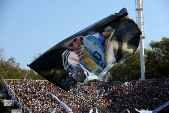 La Plata, Argentina.- En las fotos tomadas el 19 de marzo del 2023, durante el encuentro entre Gimnasia y Esgrima La Plata y Estudiantes de La Plata en el Estadio Juan Carmelo Zerillo, por la Liga Profesional Argentina. Gimnasia y Esgrima hizo historia ante Estudiantes, le ganó por 2 a 1 tras empezar perdiendo y se quedó con el clásico después de 13 años.