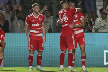 Junín, Argentina.- En las fotos tomadas el 19 de marzo del 2023, durante el encuentro entre River Plate y Sarmiento por la Liga Profesional en el Estadio Eva Perón. El equipo de Martín Demichelis alcanzó la cima de la Liga Profesional con su victoria 2-0 ante Sarmiento.