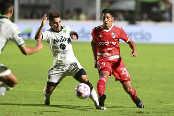 Junín, Argentina.- En las fotos tomadas el 19 de marzo del 2023, durante el encuentro entre River Plate y Sarmiento por la Liga Profesional en el Estadio Eva Perón. El equipo de Martín Demichelis alcanzó la cima de la Liga Profesional con su victoria 2-0 ante Sarmiento.