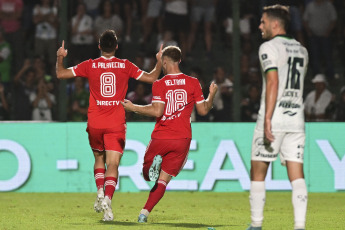 Junín, Argentina.- En las fotos tomadas el 19 de marzo del 2023, durante el encuentro entre River Plate y Sarmiento por la Liga Profesional en el Estadio Eva Perón. El equipo de Martín Demichelis alcanzó la cima de la Liga Profesional con su victoria 2-0 ante Sarmiento.