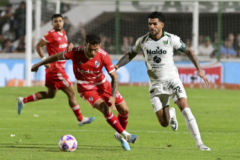 Junín, Argentina.- En las fotos tomadas el 19 de marzo del 2023, durante el encuentro entre River Plate y Sarmiento por la Liga Profesional en el Estadio Eva Perón. El equipo de Martín Demichelis alcanzó la cima de la Liga Profesional con su victoria 2-0 ante Sarmiento.