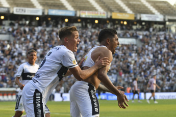 La Plata, Argentina.- En las fotos tomadas el 19 de marzo del 2023, durante el encuentro entre Gimnasia y Esgrima La Plata y Estudiantes de La Plata en el Estadio Juan Carmelo Zerillo, por la Liga Profesional Argentina. Gimnasia y Esgrima hizo historia ante Estudiantes, le ganó por 2 a 1 tras empezar perdiendo y se quedó con el clásico después de 13 años.