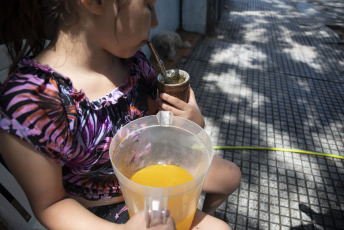 Buenos Aires, Argentina.- En las fotos tomadas el 2 de marzo del 2023, muestra las calles de Buenos Aires en medio de una ola de calor. Sequías cada vez más largas, incendios incontrolables y olas de calor extenuantes, el verano golpeó fuerte en toda Argentina. Con semanas de altas temperaturas y ciudades superando los 40° grados, los registros evidencian que Argentina atraviesa el verano más cálido de su historia.