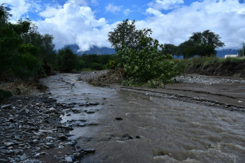 San Luis, Argentina.- En las fotos tomadas el 24 de marzo del 2023, muestra las calles de San Luis tras un temporal que afectó las provincias de San Luis y Córdoba en las últimas horas. Tropas del Ejército Argentino y máquinas de Vialidad Nacional arribaron a la zona para ayudar a las cerca de 130 familias afectadas, mientas el Gobierno provincial entregó alimentos, insumos y agua potable y colaboró con el arreglo eléctricos y de techos.