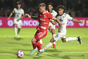 Junín, Argentina.- En las fotos tomadas el 19 de marzo del 2023, durante el encuentro entre River Plate y Sarmiento por la Liga Profesional en el Estadio Eva Perón. El equipo de Martín Demichelis alcanzó la cima de la Liga Profesional con su victoria 2-0 ante Sarmiento.