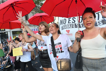 Buenos Aires, Argentina.- En las fotos tomadas el 8 de marzo del 2023, muestra la marcha por el Día Internacional de la Mujer en Buenos Aires, Argentina. Agrupaciones feministas, políticas y sociales conmemoran en todo el país el Día Internacional de la Mujer (8M) con diferentes movilizaciones, actos y otras actividades, entre ellas la concentración en el Congreso de la Nación.