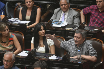 Buenos Aires, Argentina.- En las fotos tomadas el 29 de febrero del 2023, miembros de la Cámara de Diputados asistieron a la sesión para tratar el proyecto de moratoria previsional. El Parlamento de Argentina aprobó la ley que permitirá a unas 800.000 personas que no reúnen los requisitos para poder jubilarse puedan hacerlo de forma excepcional.