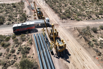 Neuquén, Argentina.- In the photos taken on March 28, 2023, the Vaca Muerta Gas Pipeline shows, which in the first two months of the year, already generated exports for almost 411 million dollars. Last February, 2.18 million barrels of oil were exported from Neuquén, equivalent to 24% of the provincial production, reported the Ministry of Energy. Thus, in the first two months of the year, 22% of the total oil produced in the province and 9% of the gas were exported, generating 410.9 million dollars.