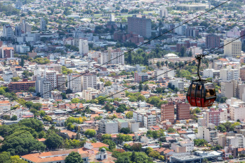 Salta, Argentina.- En las fotos tomadas el 9 de abril del 2023, turistas disfrutaban de la semana santa. El secretario de Relaciones Institucionales de la Confederación Argentina de Turismo (CAT), Horacio Reppucci, afirmó que el fin de semana largo tuvo un “récord” de turistas por Semana Santa, “con un 4% más de ocupación y 2,7 millones turistas que se han movilizado a lo largo de todo el país”.