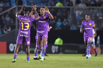 Buenos Aires, Argentina.- In the photos taken on April 20, 2023, during the match between Racing Club and Aucas from Ecuador in a match valid for the second day of the Copa Libertadores at the Presidente Perón stadium, in Avellaneda. Racing beat Aucas 3-2 and positioned itself as the sole leader of group A, which it also shares with Flamengo and Ñublense.