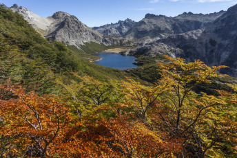 Bariloche, Argentina.- En las fotos tomadas el 18 de abril del 2023, muestra la ciudad turística de Bariloche preparándose para la temporada de invierno. A partir de este viernes comienza una nueva edición de Previaje, el programa del gobierno de Argentina que busca incentivar el turismo interno en el país. El Ministerio de Turismo y Deporte dio a conocer los detalles de este plan 2023 que incluye un tope de reintegro equivalente a USD 316 al cambio oficial y podrá usarse también los fines de semana largos.