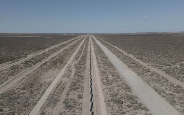 Neuquén, Argentina.- En las fotos tomadas el 17 de abril del 2023, muestra el gasoducto Vaca Muerta. A partir de mayo próximo y luego de 17 años se volverá a exportar petróleo de Neuquén a Chile. Los envíos desde Vaca Muerta serán posibles con la rehabilitación del Oleoducto Trasandino (Otasa) y por las obras de reversión de los ductos de Oleoductos del Valle (Oldelval), lo que a su vez permitirá disponer de nueva capacidad hacia el Atlántico.