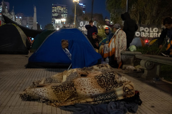 Buenos Aires, Argentina.- In the photos taken on April 20, 2023, left-wing social organizations grouped in the Piquetera Unit (UP) held a camp in Plaza de Mayo, in front of the Casa Rosada, "against adjustment, hunger and the IMF". The protest was part of the plan to fight "against adjustment and hunger" and aims to improve the situation of those who make up the popular economy.