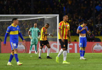 Buenos Aires, Argentina.- En las fotos tomadas el 18 de abril del 2023, durante el encuentro entre Boca Juniors y Deportivo Pereira por la fecha 2 del Grupo F de la Copa Libertadores 2023 en el estadio Alberto J. Armando, la ‘Bombonera’ de Buenos Aires. Boca venció 2-1 al equipo de Pereira, con goles de Luis Advíncula y Alan Varela. El club argentino remontó sobre el final del partido y logró su primer triunfo en el torneo de Conmebol.