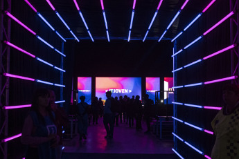 Buenos Aires, Argentina.- En las fotos tomadas el 20 de abril del 2023, muestra la feria IT Joven, que comenzó este miércoles en Tecnópolis con una amplia participación de jóvenes y autoridades que recorrieron la muestra compuesta por las principales empresas de tecnología, robótica y desarrollo de ciencia del país en conjunto con más de 20 universidades que durante cinco días buscará promover el interés sobre los últimos avances de la tecnología en jóvenes que empiezan a integrarse al mundo digital.