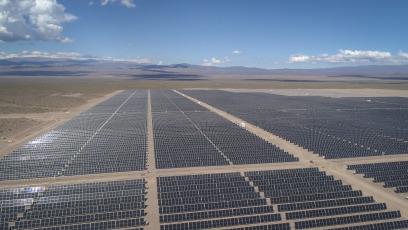 San Juan, Argentina.- En las fotos tomadas el 19 de abril del 2023, muestra el Parque Solar Zonda ubicado en la localidad de Bella Vista, Iglesia en la provincia de San Juan. El parque generará energía solar fotovoltaica por un total de 300 MW, en tres etapas de 100 MW cada una, equivalente al consumo de más de 240.000 hogares, de la mano de un proyecto que permitirá duplicar la capacidad de generación solar instalada en San Juan.