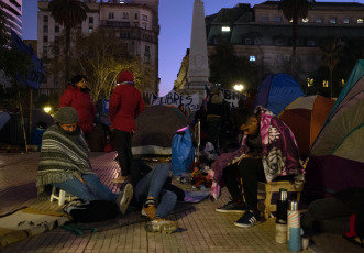 Buenos Aires, Argentina.- In the photos taken on April 20, 2023, left-wing social organizations grouped in the Piquetera Unit (UP) held a camp in Plaza de Mayo, in front of the Casa Rosada, "against adjustment, hunger and the IMF". The protest was part of the plan to fight "against adjustment and hunger" and aims to improve the situation of those who make up the popular economy.