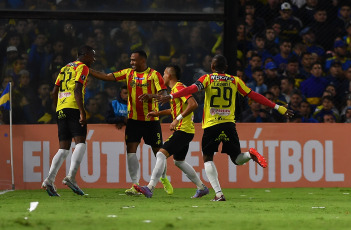 Buenos Aires, Argentina.- En las fotos tomadas el 18 de abril del 2023, durante el encuentro entre Boca Juniors y Deportivo Pereira por la fecha 2 del Grupo F de la Copa Libertadores 2023 en el estadio Alberto J. Armando, la ‘Bombonera’ de Buenos Aires. Boca venció 2-1 al equipo de Pereira, con goles de Luis Advíncula y Alan Varela. El club argentino remontó sobre el final del partido y logró su primer triunfo en el torneo de Conmebol.