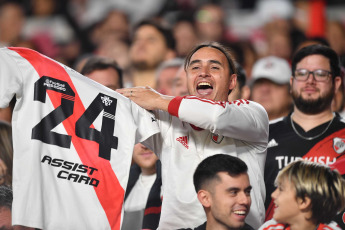 Buenos Aires, Argentina.- En las fotos tomadas el 23 de abril del 2023, durante el partido entre River Plate e Independiente en el Estadio Más Monumental por la jornada 13 de la Liga Profesional Argentina. River venció por 2-0 a Independiente como local, en un partido de la jornada 13 de la Liga Profesional Argentina. Para River los goles fueron marcados por Esequiel Barco (a los 17 minutos) y Miguel Borja (a los 80 minutos).