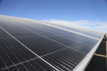 San Juan, Argentina.- En las fotos tomadas el 19 de abril del 2023, muestra el Parque Solar Zonda ubicado en la localidad de Bella Vista, Iglesia en la provincia de San Juan. El parque generará energía solar fotovoltaica por un total de 300 MW, en tres etapas de 100 MW cada una, equivalente al consumo de más de 240.000 hogares, de la mano de un proyecto que permitirá duplicar la capacidad de generación solar instalada en San Juan.