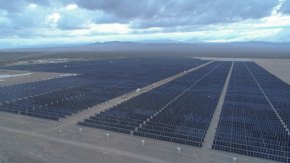 San Juan, Argentina.- En las fotos tomadas el 19 de abril del 2023, muestra el Parque Solar Zonda ubicado en la localidad de Bella Vista, Iglesia en la provincia de San Juan. El parque generará energía solar fotovoltaica por un total de 300 MW, en tres etapas de 100 MW cada una, equivalente al consumo de más de 240.000 hogares, de la mano de un proyecto que permitirá duplicar la capacidad de generación solar instalada en San Juan.