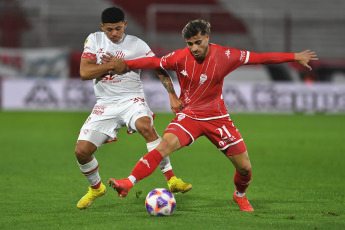 Buenos Aires, Argentina.- In the photos taken on May 29, 2023, during the match between Union and Huracán in a match for round 18 of the Argentine Professional League at the Tomás Adolfo Ducó Stadium. Union beat Huracán 1-0 with a goal from Mauro Luna Diale, after 22 minutes. On the next date, Huracán will face Central Córdoba, while Union will have Gimnasia as a rival.