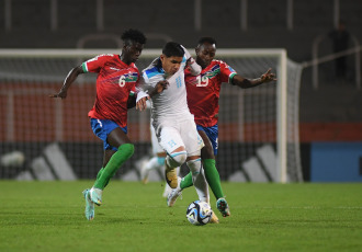 Mendoza, Argentina.- En las fotos tomadas el 22 de mayo del 2023, durante el partido entre Gambia y Honduras en el Mundial Sub-20 de Argentina en el estadio Malvinas Argentinas de Mendoza. La Selección de fútbol Sub-20 de Gambia, con un doblete de Adama Bojang, derrotó este lunes por 2-1 a Honduras, que se vio superada físicamente en la primera jornada del Grupo F del Mundial Sub-20 de Argentina 2023.