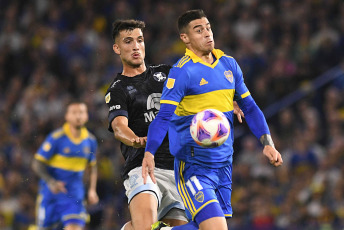 Buenos Aires, Argentina.- En las fotos tomadas el 14 de mayo del 2023, durante el partido entre Boca Juniors y Belgrano por la fecha 16 de la Liga Profesional Argentina en La Bombonera. Boca venció 2-0 a Belgrano y logró su objetivo de reponerse de la caída ante River por 1-0 en el Superclásico. El Xeneize sumó de a tres pese a estar lejos de la cima.