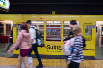 Buenos Aires, Argentina.- En las fotos tomadas el 9 de mayo del 2023, un nuevo paro de colectivos tiene lugar en el Área Metropolitana de Buenos Aires (AMBA) por el ataque a un colectivero de la línea 440 durante la madrugada del martes en la localidad bonaerense de Grand Bourg. Las líneas 440, 315 y 740 confirmaron el paro por tiempo indeterminado.