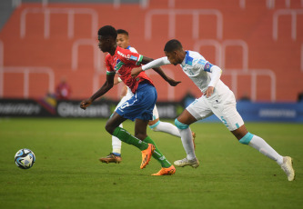 Mendoza, Argentina.- En las fotos tomadas el 22 de mayo del 2023, durante el partido entre Gambia y Honduras en el Mundial Sub-20 de Argentina en el estadio Malvinas Argentinas de Mendoza. La Selección de fútbol Sub-20 de Gambia, con un doblete de Adama Bojang, derrotó este lunes por 2-1 a Honduras, que se vio superada físicamente en la primera jornada del Grupo F del Mundial Sub-20 de Argentina 2023.