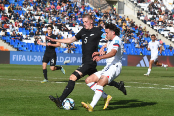 Mendoza, Argentina.- En las fotos tomadas el 30 de mayo del 2023, durante el partido entre Nueva Zelanda y Estados Unidos por los octavos de final del Mundial Sub20 en el estadio Malvinas Argentinas de Mendoza. Estados Unidos goleó 4-0 a Nueva Zelanda y se medirá en cuartos de final ante el ganador del cruce que disputarán Gambia-Uruguay.