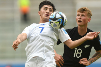 Santiago del Estero, Argentina.- En las fotos tomadas el 23 de mayo del 2023, durante el partido entre Uzbekistán y Nueva Zelanda por la fecha 2 del grupo A del Mundial Sub 20, en el estadio Único Madre de Ciudades. Uzbekistán y Nueva Zelanda empataron 2-2. En la siguiente jornada Uzbekistán se enfrentará de local ante Guatemala y Nueva Zelanda disputará el juego de visitante frente a Argentina.