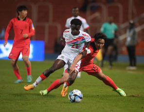 Mendoza, Argentina.- En las fotos tomadas el 28 de mayo del 2023, durante el partido entre Gambia y Corea del Sur en el estadio Malvinas Argentinas de Mendoza por la tercera y última fecha del grupo F del Mundial Sub-20. Gambia y Corea del Sur empataron 0-0, por lo que ambos equipos quedaron clasificados a los octavos de final, donde Gambia enfrentará a Uruguay y Corea del Sur lo hará con Ecuador.