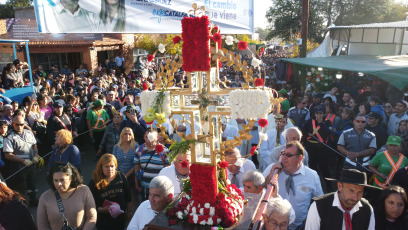 San Luis, Argentina.- En las fotos tomadas el 3 de mayo del 2023, muestra las máximas festividades religiosas de San Luis, que finalizaron en las localidades de Villa de la Quebrada y Renca, consagradas a los Cristos Milagrosos que se veneran en cada lugar, en las que se congregaron más de 200 mil personas desde que comenzaron las novenas el 28 de abril hasta este 3 de mayo, día central de los festejos en ambas localidades.