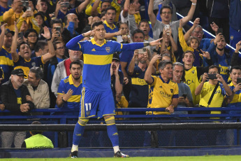 Buenos Aires, Argentina.- En las fotos tomadas el 14 de mayo del 2023, durante el partido entre Boca Juniors y Belgrano por la fecha 16 de la Liga Profesional Argentina en La Bombonera. Boca venció 2-0 a Belgrano y logró su objetivo de reponerse de la caída ante River por 1-0 en el Superclásico. El Xeneize sumó de a tres pese a estar lejos de la cima.