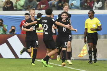 Santiago del Estero, Argentina.- En las fotos tomadas el 23 de mayo del 2023, durante el partido entre Uzbekistán y Nueva Zelanda por la fecha 2 del grupo A del Mundial Sub 20, en el estadio Único Madre de Ciudades. Uzbekistán y Nueva Zelanda empataron 2-2. En la siguiente jornada Uzbekistán se enfrentará de local ante Guatemala y Nueva Zelanda disputará el juego de visitante frente a Argentina.