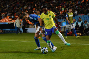 Mendoza, Argentina.- En las fotos tomadas el 21 de mayo del 2023, durante el partido entre Italia y Brasil en el estadio Malvinas Argentinas de Mendoza cerrando la segunda jornada del Mundial Sub-20. Italia ganó 3-2 ante Brasil y lidera el Grupo D. Brasil buscará recuperarse cuando enfrente en la próxima fecha a la debutante República Dominicana. Por su parte, Italia buscará la clasificación en su próximo partido ante su similar de Nigeria.