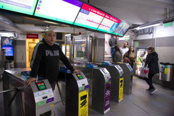 Buenos Aires, Argentina.- En las fotos tomadas el 9 de mayo del 2023, un nuevo paro de colectivos tiene lugar en el Área Metropolitana de Buenos Aires (AMBA) por el ataque a un colectivero de la línea 440 durante la madrugada del martes en la localidad bonaerense de Grand Bourg. Las líneas 440, 315 y 740 confirmaron el paro por tiempo indeterminado.