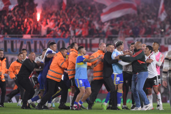 Buenos Aires, Argentina.- En las fotos tomadas el 7 de mayo del 2023, durante el partido entre River Plate y Boca Juniors por la fecha 15 de la Liga Profesional de Fútbol, en el Monumental ante más de 83 mil personas. River se impuso por 1 a 0 a un gol de Miguel Borja y sigue firme en lo más alto de la Liga Profesional con 37 unidades, sacándole 19 puntos a su clásico rival.