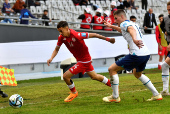 La Plata, Argentina.- En las fotos tomadas el 22 de mayo del 2023, durante el partido entre Inglaterra y Túnez en el Mundial Sub20 de Argentina en el estadio Único Diego Maradona de La Plata. Con un cabezazo del artillero Dane Scarlett, el campeón europeo Inglaterra venció 1-0 a Túnez. Inglaterra, busca su segundo torneo mundial tras el obtenido en 2017, por lo que lidera con tres puntos el Grupo E.