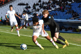 Mendoza, Argentina.- En las fotos tomadas el 30 de mayo del 2023, durante el partido entre Nueva Zelanda y Estados Unidos por los octavos de final del Mundial Sub20 en el estadio Malvinas Argentinas de Mendoza. Estados Unidos goleó 4-0 a Nueva Zelanda y se medirá en cuartos de final ante el ganador del cruce que disputarán Gambia-Uruguay.