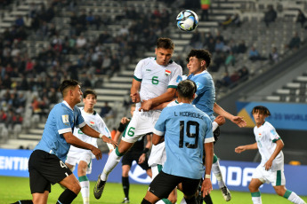 La Plata, Argentina.- En las fotos tomadas el 22 de mayo del 2023, durante el partido entre Uruguay e Irak en un encuentro disputado en el Estadio Único 'Diego Armando Maradona' de La Plata. Uruguay se estrenó en el Mundial Sub 20 de Argentina con una goleada de 4-0 sobre Irak, catapultándolo hacia la cima del Grupo E. Matías Abaldo, Andrés Ferrari, Facundo González y Alan Matturro, marcaron los goles que le dieron los primeros tres puntos a los dirigidos por Marcelo Broli.